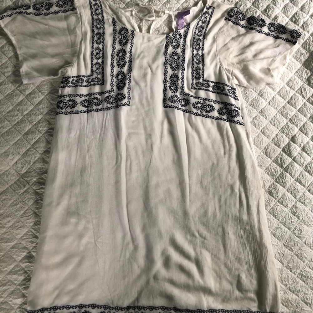 Alya embroidered dress